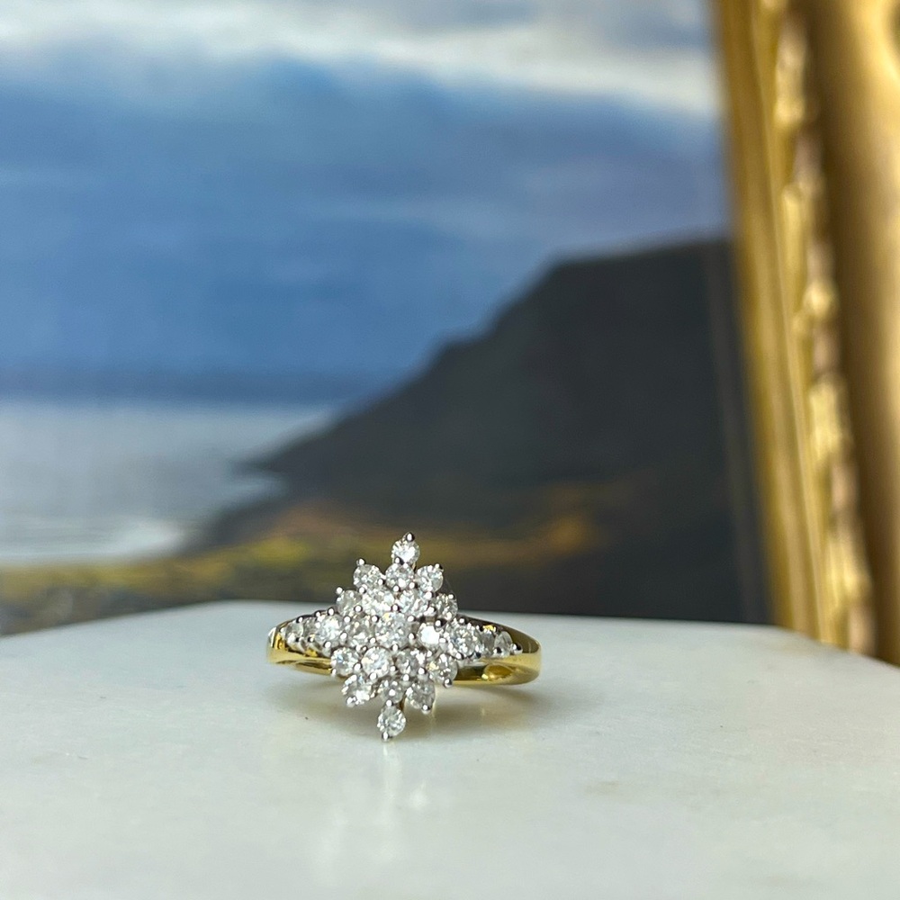 (Vintage) 14k yellow gold and diamonds ring size. 7